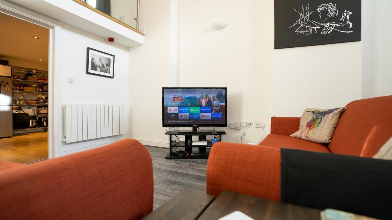 Stunning Mezzanine Apartment Near City Centre Cardiff Exterior photo