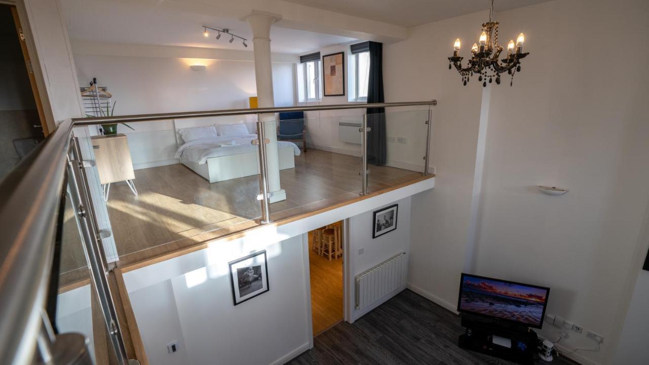 Stunning Mezzanine Apartment Near City Centre Cardiff Exterior photo