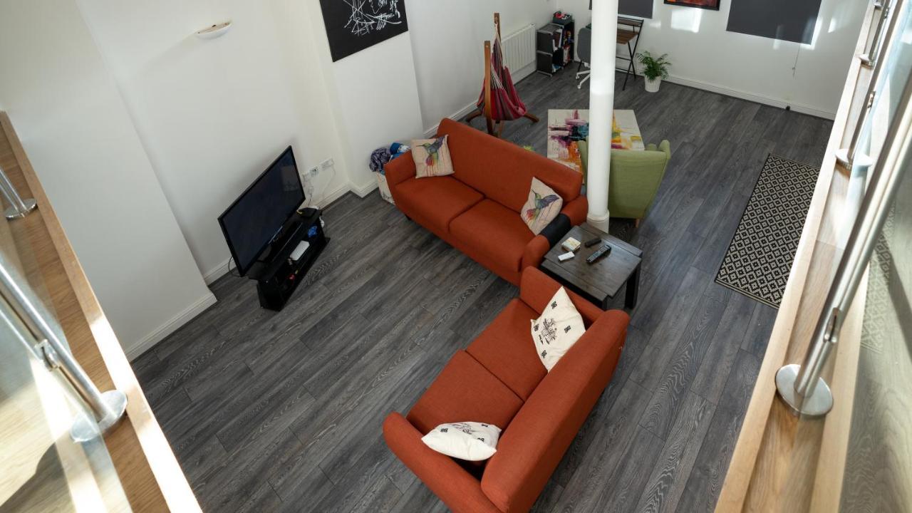 Stunning Mezzanine Apartment Near City Centre Cardiff Exterior photo